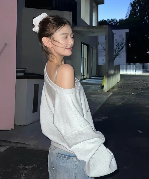 SHERU(シェル)の「ワンショルグラフィックルーズスウェット 星柄 ハート柄(スウェット・レディース・グレー/ホワイト/グレー系その他・M)」の14枚目の写真