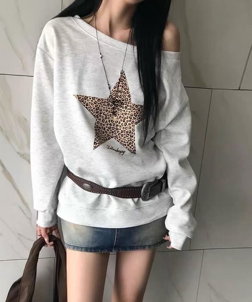 SHERU(シェル)の「ワンショルグラフィックルーズスウェット 星柄 ハート柄(スウェット・レディース・グレー/ホワイト/グレー系その他・M)」の10枚目の写真