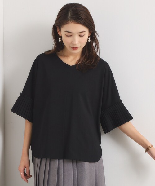 ITS'DEMO(イッツデモ)の「袖口プリーツプルオーバー(Tシャツ/カットソー・レディース・ブラック/アイボリー/ブルー系その他・00)」の2枚目の写真