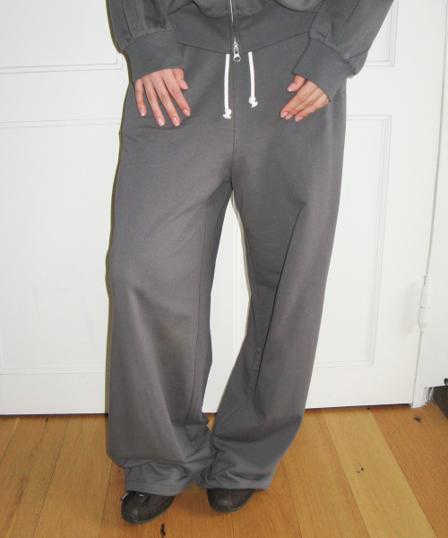 AMESWORLDWIDE（アメスワールドワイド）の「CLASSIC EASY SWEATPANTS CHARCOAL（スウェットパンツ・レディース・その他・SMALL/MEDIUM/FREE）」の2枚目の写真
