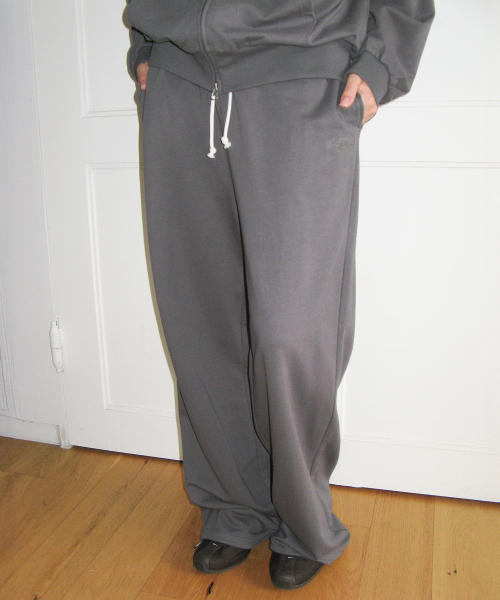 AMESWORLDWIDE（アメスワールドワイド）の「CLASSIC EASY SWEATPANTS CHARCOAL（スウェットパンツ・レディース・その他・SMALL/MEDIUM/FREE）」の3枚目の写真
