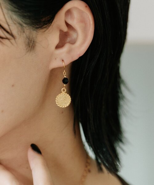 ear PAPILLONNER(イアパピヨネ)の「コインチャームピアス《日本製》(ピアス(両耳用)・レディース・ゴールド/シルバー・FREE)」の1枚目の写真