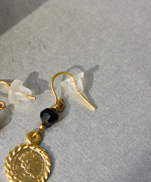 ear PAPILLONNER(イアパピヨネ)の「コインチャームピアス《日本製》(ピアス(両耳用)・レディース・ゴールド/シルバー・FREE)」の3枚目の写真