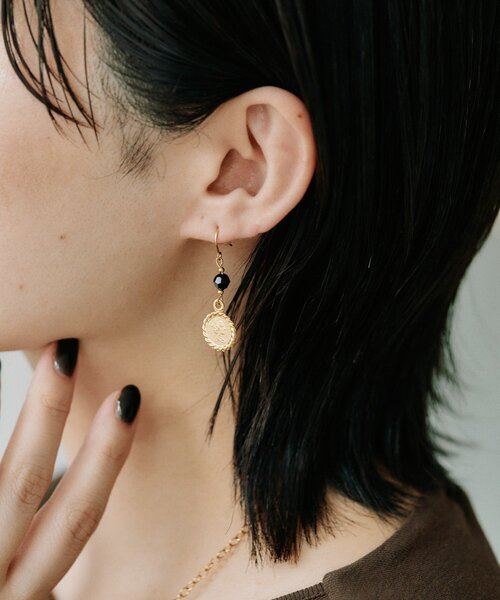 ear PAPILLONNER(イアパピヨネ)の「コインチャームピアス《日本製》(ピアス(両耳用)・レディース・ゴールド/シルバー・FREE)」の11枚目の写真