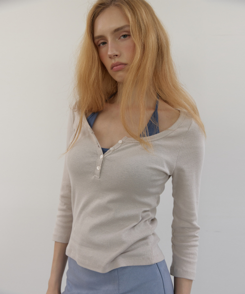ASURA(アスラ)の「コットンヘンリー ミッドスリーブT(グレーベージュ)(Tシャツ/カットソー・レディース・その他・OS)」の1枚目の写真