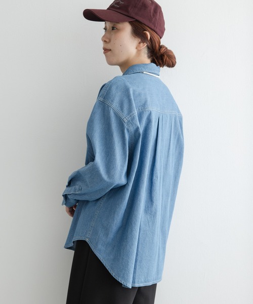 URBAN RESEARCH Sonny Label(アーバンリサーチサニーレーベル)の「デニムシャツ(シャツ/ブラウス・レディース・ライトインディゴブルー/インディゴブルー・FREE)」の13枚目の写真