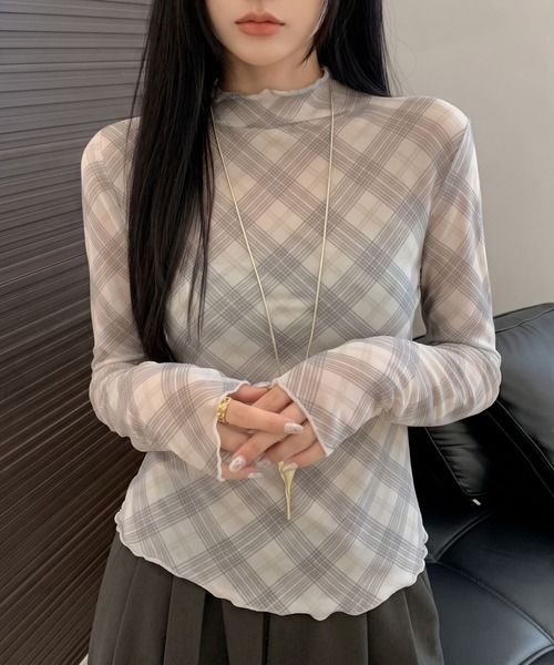 aimoha(アイモハ)の「チェックハイネックシアートップス(Tシャツ/カットソー・レディース・ホワイト/ブラウン・FREE)」の1枚目の写真