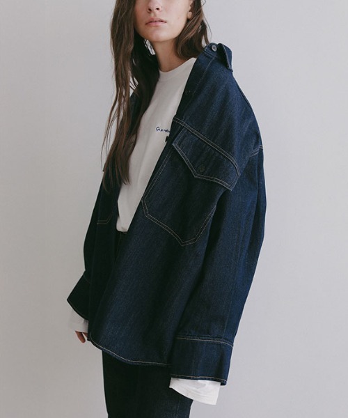 ETRE TOKYO(エトレトウキョウ)の「オーバーサイズデニムシャツ(シャツ/ブラウス・レディース・インディゴブルー/ブルー・FREE)」の2枚目の写真
