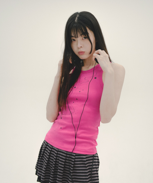 MIHEV(ミヘブ)の「GALAXY グラフィックタンクトップ ピンク(Tシャツ/カットソー・レディース・その他・FREE)」の4枚目の写真