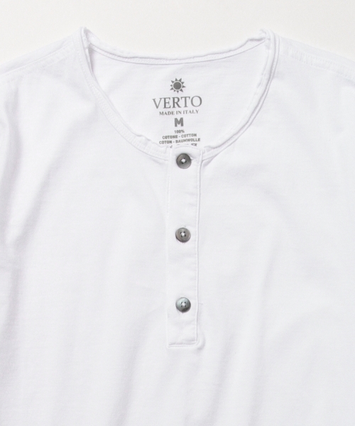 BRILLA per il gusto(ブリッラペルイルグースト)の「◇VERTO / カットオフ ヘンリー(Tシャツ/カットソー・メンズ・ホワイト/ネイビー/グレー・X-SMALL/LARGE/SMALL/MEDIUM)」の9枚目の写真