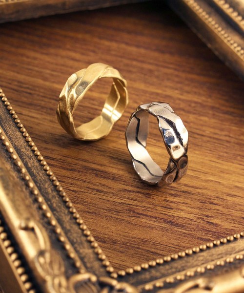 Vaya Con Dios(ヴァヤコンディオス)の「【VayaConDios/ヴァヤコンディオス】ステンレス製ツイストリング(リング・メンズ・シルバー/ゴールド/ブラック・#19/#17/#21)」の1枚目の写真