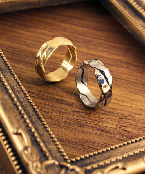 Vaya Con Dios(ヴァヤコンディオス)の「【VayaConDios/ヴァヤコンディオス】ステンレス製ツイストリング(リング・メンズ・シルバー/ゴールド/ブラック・#19/#17/#21)」の7枚目の写真