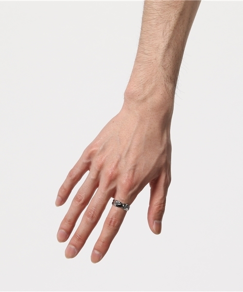 Vaya Con Dios(ヴァヤコンディオス)の「【VayaConDios/ヴァヤコンディオス】ステンレス製ツイストリング(リング・メンズ・シルバー/ゴールド/ブラック・#19/#17/#21)」の4枚目の写真