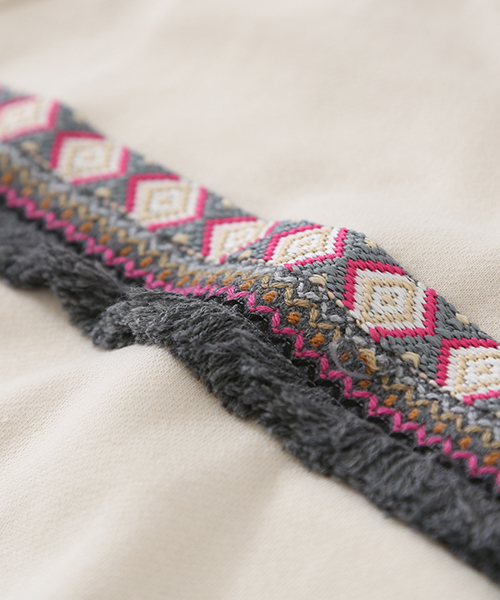 CUBE SUGAR（キューブシュガー）の「裏毛エスニッククルー（Tシャツ/カットソー・レディース・トップグレー/ナチュラル/ブラック/カーキ・M）」の5枚目の写真