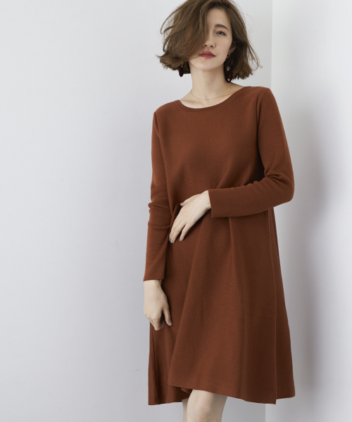 STUDIOUS（ステュディオス）の「Ａラインフレアニットワンピース（ワンピース・レディース・ブラック/ベージュ/バーガンディー/グリーン/ブラウン/グレー・FREE）」の4枚目の写真