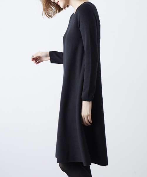 STUDIOUS（ステュディオス）の「Ａラインフレアニットワンピース（ワンピース・レディース・ブラック/ベージュ/バーガンディー/グリーン/ブラウン/グレー・FREE）」の9枚目の写真