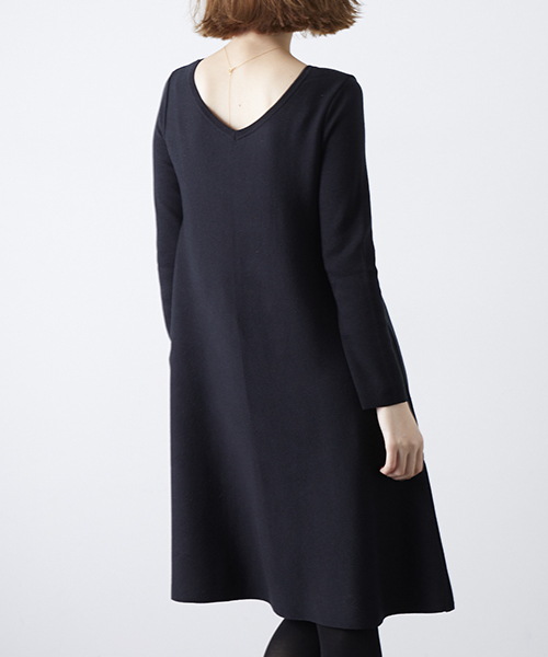 STUDIOUS（ステュディオス）の「Ａラインフレアニットワンピース（ワンピース・レディース・ブラック/ベージュ/バーガンディー/グリーン/ブラウン/グレー・FREE）」の13枚目の写真