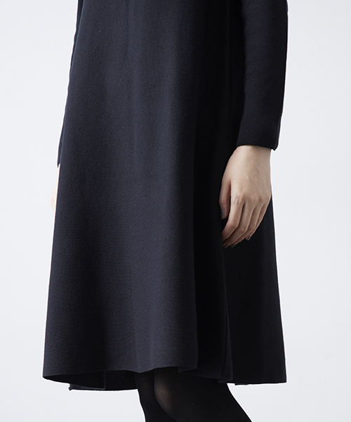 STUDIOUS（ステュディオス）の「Ａラインフレアニットワンピース（ワンピース・レディース・ブラック/ベージュ/バーガンディー/グリーン/ブラウン/グレー・FREE）」の8枚目の写真