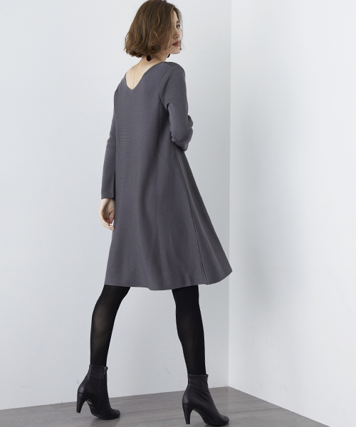 STUDIOUS（ステュディオス）の「Ａラインフレアニットワンピース（ワンピース・レディース・ブラック/ベージュ/バーガンディー/グリーン/ブラウン/グレー・FREE）」の19枚目の写真