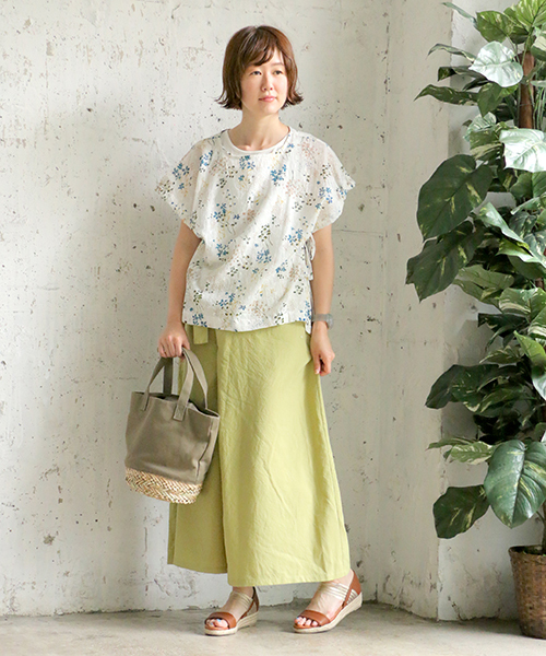 LBC（エルビーシー）の「刺繍プリントシャーリングブラウス（シャツ/ブラウス・レディース・ホワイト/ネイビー・M/L）」の6枚目の写真