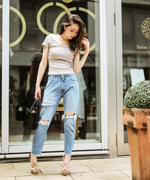 LIPSERVICE�i���b�v�T�[�r�X�j�́u�e�[�p�[�h�f�j���p���c�i�f�j���p���c�j�v�b�u���[�n���̑�