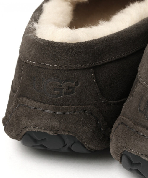 UGG（アグ）の「UGG/アグ　ASCOT（モカシン/デッキシューズ・メンズ・ベージュ/チャコール・SMALL/MEDIUM/LARGE）」の4枚目の写真