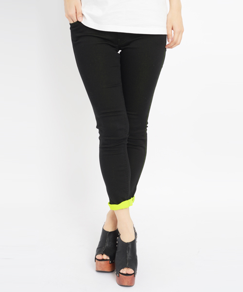 X-girl(エックスガール)の「NEON SKINNY PANTS(その他パンツ・レディース・ブラック/グレー/オリーブ/ブルー・1/0/2)」の2枚目の写真