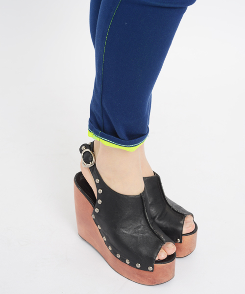 X-girl(エックスガール)の「NEON SKINNY PANTS(その他パンツ・レディース・ブラック/グレー/オリーブ/ブルー・1/0/2)」の11枚目の写真