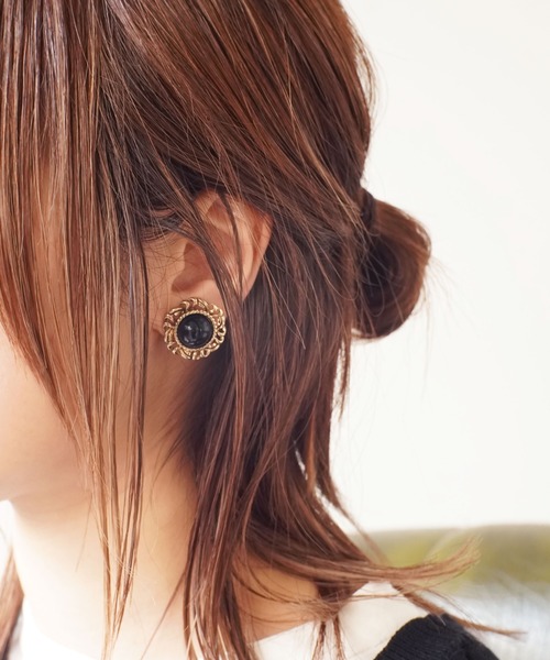 Port（ポート）の「レトロ ボリューム イヤリング_（イヤリング・レディース・ホワイト/ブラック/グレー/レッド/ブラック系その他/ブラック系その他2/ブラック系その他3/ブラック系その他4/ブラック系その他5/シルバー/ゴールド/ブルー/アイボリー/クリアブラック/ホワイト系その他/ライトグリーン/ベージュ・FREE）」の7枚目の写真