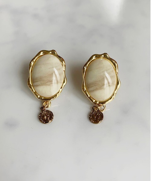 Port（ポート）の「レトロ ボリューム イヤリング_（イヤリング・レディース・ホワイト/ブラック/グレー/レッド/ブラック系その他/ブラック系その他2/ブラック系その他3/ブラック系その他4/ブラック系その他5/シルバー/ゴールド/ブルー/アイボリー/クリアブラック/ホワイト系その他/ライトグリーン/ベージュ・FREE）」の3枚目の写真