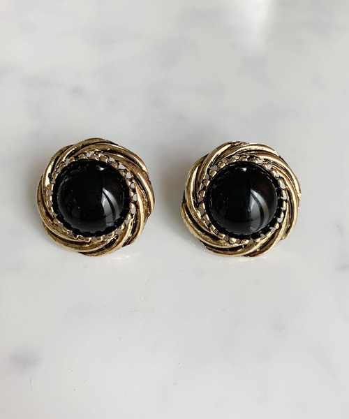 Port（ポート）の「レトロ ボリューム イヤリング_（イヤリング・レディース・ホワイト/ブラック/グレー/レッド/ブラック系その他/ブラック系その他2/ブラック系その他3/ブラック系その他4/ブラック系その他5/シルバー/ゴールド/ブルー/アイボリー/クリアブラック/ホワイト系その他/ライトグリーン/ベージュ・FREE）」の5枚目の写真