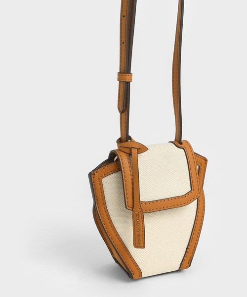 CHARLES & KEITH（チャールズ & キース）の「ジオメトリック クロスボディバッグ / Geometric Crossbody Bag（ショルダーバッグ・レディース・ブラック系その他2/マルチ/ライトブラウン/オリーブ・S）」の9枚目の写真