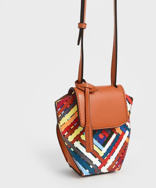 CHARLES & KEITH（チャールズ & キース）の「ジオメトリック クロスボディバッグ / Geometric Crossbody Bag（ショルダーバッグ・レディース・ブラック系その他2/マルチ/ライトブラウン/オリーブ・S）」の20枚目の写真