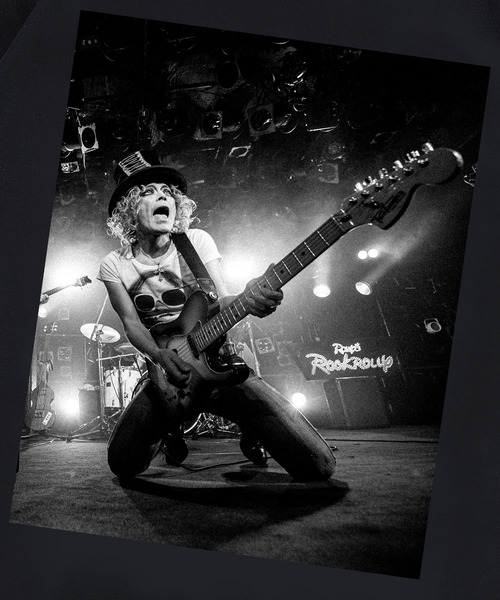 MEDICOM TOY(メディコムトイ)の「Amplifier “ROLLY” TEE design B(Tシャツ/カットソー・メンズ・ホワイト/ブラック・MEDIUM/LARGE/SMALL/X-LARGE)」の6枚目の写真