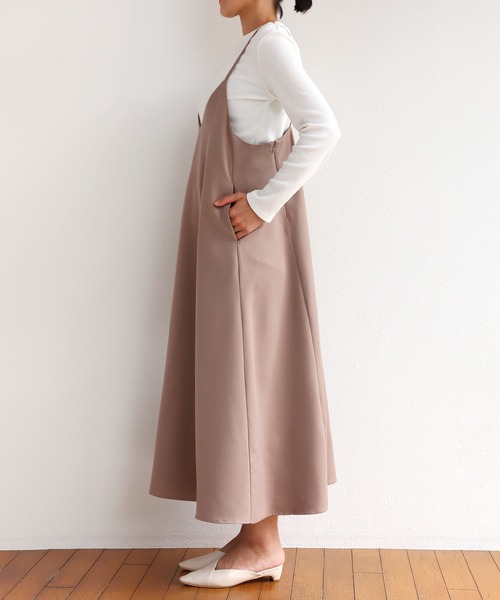 andme(アンドミー)の「きれいめツイルVネックキャミワンピース(ワンピース・レディース・ブラック/ネイビー/グレー系その他/ベージュ系その他/ダークカーキ/ベージュ系その他3/ブルー/ライトカーキ・M/L)」の16枚目の写真