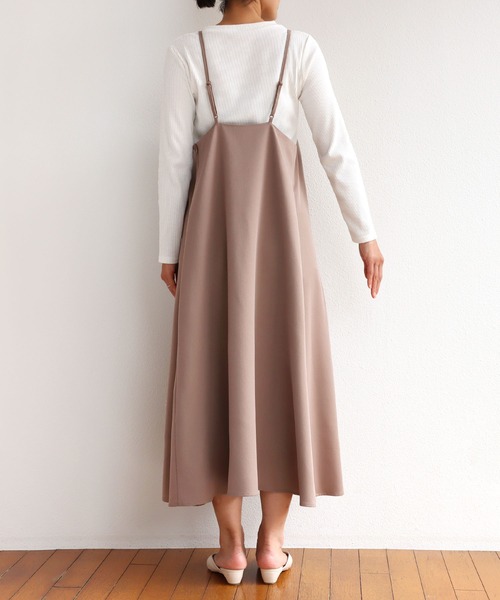 andme(アンドミー)の「きれいめツイルVネックキャミワンピース(ワンピース・レディース・ブラック/ネイビー/グレー系その他/ベージュ系その他/ダークカーキ/ベージュ系その他3/ブルー/ライトカーキ・M/L)」の17枚目の写真