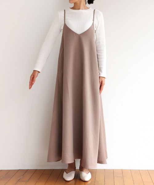 andme(アンドミー)の「きれいめツイルVネックキャミワンピース(ワンピース・レディース・ブラック/ネイビー/グレー系その他/ベージュ系その他/ダークカーキ/ベージュ系その他3/ブルー/ライトカーキ・M/L)」の18枚目の写真