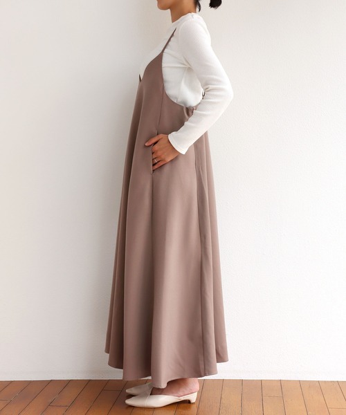 andme(アンドミー)の「きれいめツイルVネックキャミワンピース(ワンピース・レディース・ブラック/ネイビー/グレー系その他/ベージュ系その他/ダークカーキ/ベージュ系その他3/ブルー/ライトカーキ・M/L)」の19枚目の写真