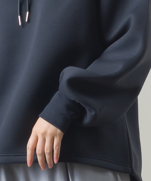 OMNES（オムネス）の「スポンジポンチプルオーバーパーカー（パーカー・レディース・ベージュ/ネイビー/モカ・FREE）」の6枚目の写真