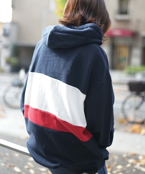 FENDI×FILA コラボ プルオーバーパーカー　6218 FENDI MANIA FENDI × FILA Logo hoodie 刺繍ロゴ パーカー