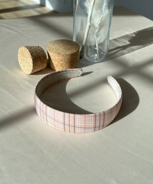 by muni:r(バイ ムニール)の「かわいいチェックパターンのファブリックカチューシャ(カチューシャ・レディース・ベージュ/パープル/ピンク・ONE SIZE)」の1枚目の写真