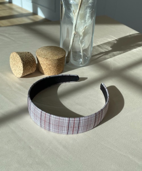 by muni:r(バイ ムニール)の「かわいいチェックパターンのファブリックカチューシャ(カチューシャ・レディース・ベージュ/パープル/ピンク・ONE SIZE)」の4枚目の写真