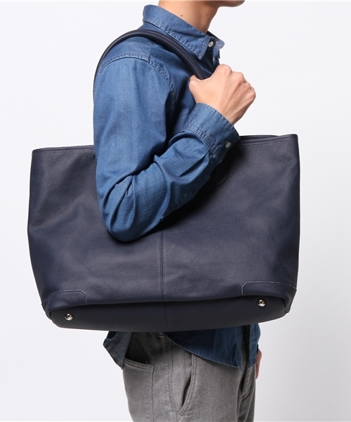 BEAMS(ビームス)の「BEAMS / レザー トートバッグ(トートバッグ・メンズ・ブラック/ダークブラウン/ネイビー・ONE SIZE)」の13枚目の写真