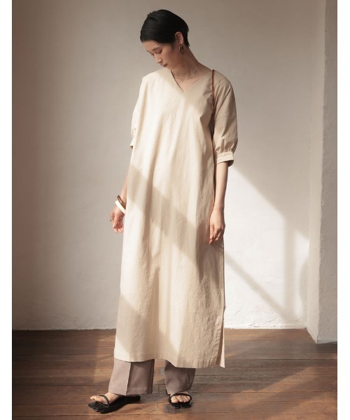 Re:EDIT（リエディ）の「ストレッチコットンパフスリーブVネックワンピース（ワンピース・レディース・イエロー/アイボリー/モカ・MEDIUM/LARGE/SHORT/TALL）」の16枚目の写真