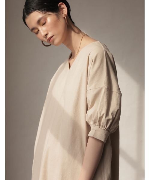 Re:EDIT（リエディ）の「ストレッチコットンパフスリーブVネックワンピース（ワンピース・レディース・イエロー/アイボリー/モカ・MEDIUM/LARGE/SHORT/TALL）」の13枚目の写真