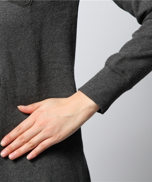 ROSE BUD(ローズバッド)の「【mina掲載】LCTO-14213 BEYOND THE FELT PATCH MINI DRESS(ワンピース・レディース・チャコール/ネイビー・ONE SIZE)」の4枚目の写真