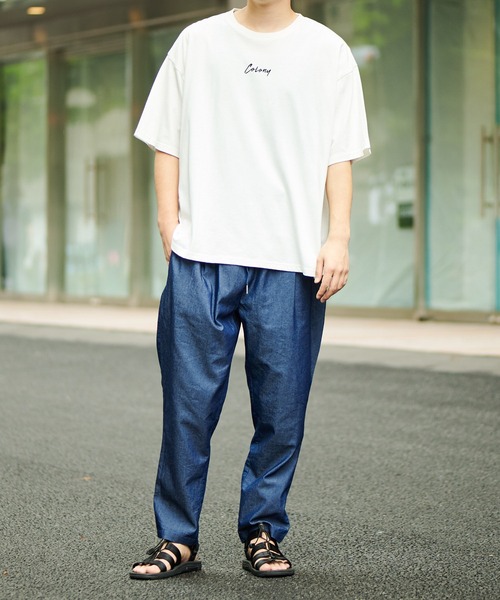 COLONY 2139（コロニートゥーワンスリーナイン）の「2139 Tシャツ/ビッグシルエット・PHOTO Tシャツ(ユニセックス可)（Tシャツ/カットソー・メンズ・ホワイト/ブラック/ホワイト系その他/ブラック系その他・MEDIUM/LARGE）」の3枚目の写真