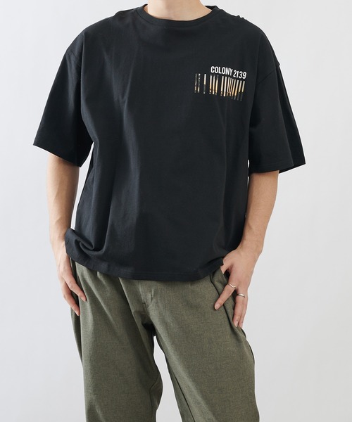 COLONY 2139（コロニートゥーワンスリーナイン）の「2139 Tシャツ/ビッグシルエット・PHOTO Tシャツ(ユニセックス可)（Tシャツ/カットソー・メンズ・ホワイト/ブラック/ホワイト系その他/ブラック系その他・MEDIUM/LARGE）」の15枚目の写真