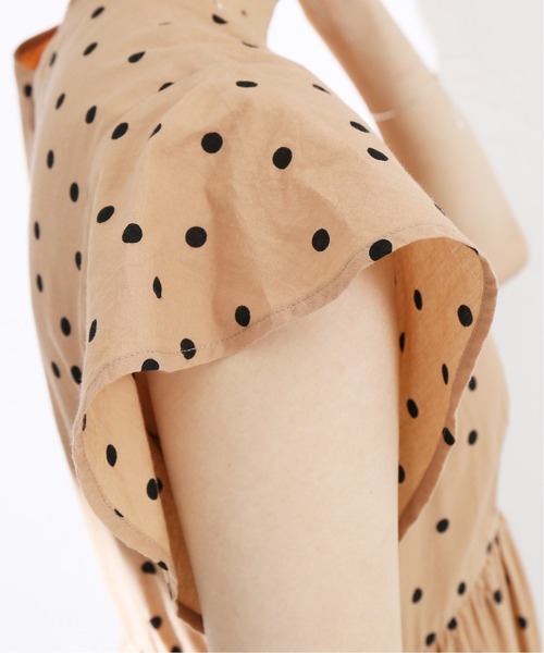 La TOTALITE（ラトータリテ）の「《追加》ドットフリルスリーブVネックワンピース【手洗い可能◆（ワンピース・レディース・ブラック/ベージュ・38/36）」の10枚目の写真