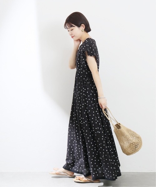 La TOTALITE（ラトータリテ）の「《追加》ドットフリルスリーブVネックワンピース【手洗い可能◆（ワンピース・レディース・ブラック/ベージュ・38/36）」の7枚目の写真